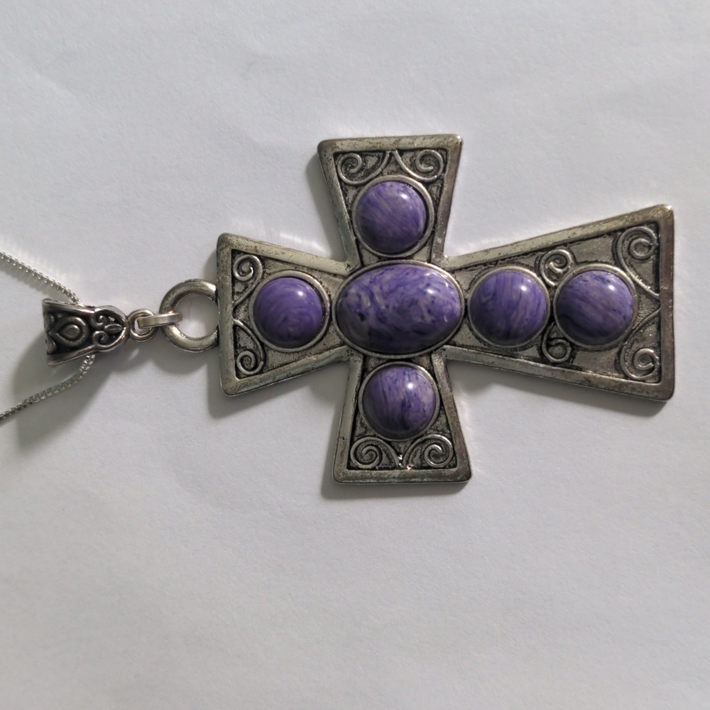 Purple Chariote  Sterling Silver Cross Pendant Necklace. New, Genuine Gems